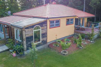 Image de Rustic Hobby Farm Retreat