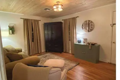 Image de Pet friendly house with covered parking