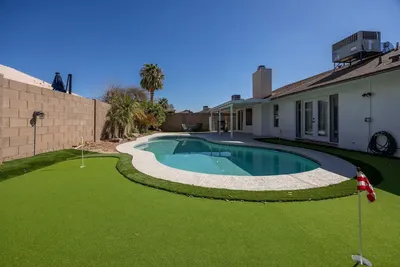 Image de Luxury 4/bed w/Pool & Putt Grn
