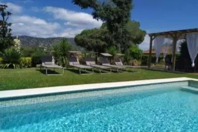 Maison confortable avec piscine dans une urbanisation privilégiée