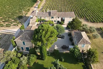 Image de Auberge de Mazan: outstanding country house, private pool & gardens among vines