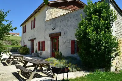 Image de Ancien Moulin Rénové avec Piscine et Jardin, Idéal Familles, Vignobles du Cognac