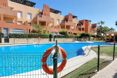 Appartement au Rdc avec 2 chambres, 2 salles de bain, à 60m de la plage, WiFi