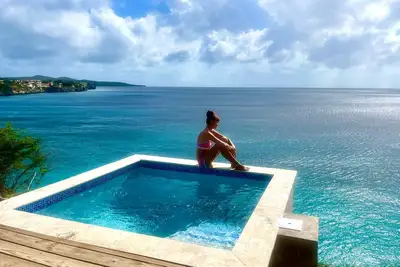 Image de Romantic getaway on the Caribbean with private plunge pool.