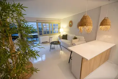Image de Vouliagmeni beautiful guesthouse near the sea