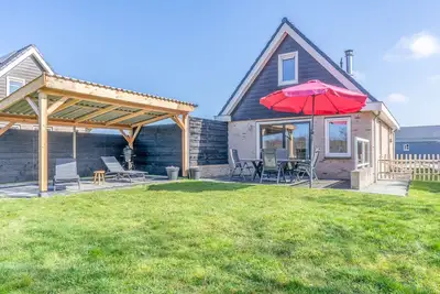 Image de Luxuriöses 4-personen-ferienhaus mit Zwei Bädern am Waldrand