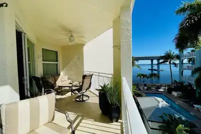 Image de Walking Distance to Downtown Stuart | Sunrise to Sunsets Views!