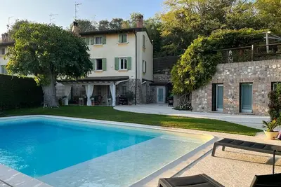 Image de Premium Ferienhaus mit Eigenem Pool in Peschiera del Garda