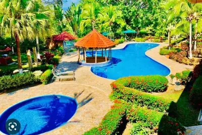 Image de 2 Bedroom Family Apartment near Manuel Antonio with pool, tennis, Bbq, Free Wifi