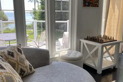 Image de Bright waterfront home, 20 minutes to Acadia. Hot tub