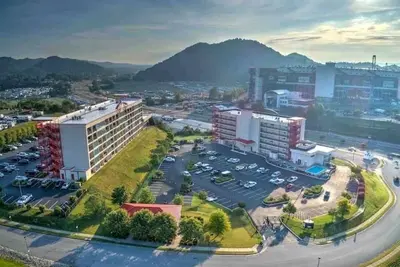 Image de Bristol Speedway Condo- Centrally located Hard Rock Casino, Downtown, Speedway