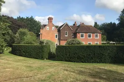 Image de Manor House with pool and tennis court