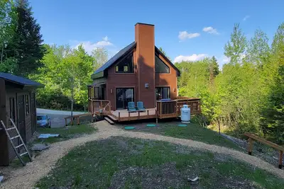 Image de Chalet neuf et convivial à 15 minutes de Saint-Sauveur!