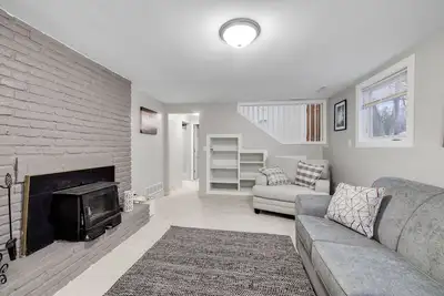 Image de Centrally located home in Minnetonka with great outdoor space!