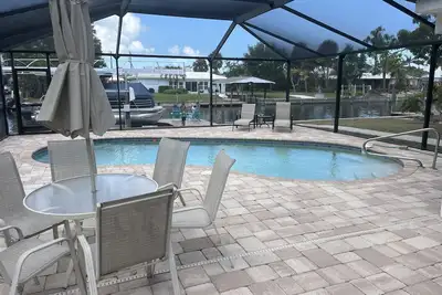 Image de Beautiful pool home on canal with 45-foot boat dock. 10 minutes to Gulf by boat.