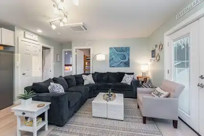 Image de Beulah Apartment with Scenic Lake Views, Just 5 Minutes Away from the Beach!