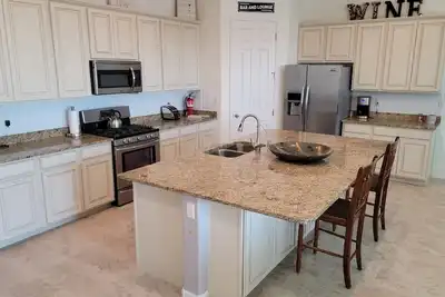 Image de Spacious Open Concept w/pool for Spring Training, golf and leisure! !