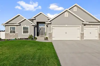 Image de Spacious Home with swim spa and games  sleeps 27