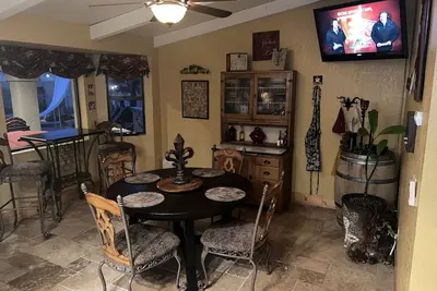 Image de Big Game House Rental in Glendale! 5bed/3bath - Pool, Putting Green & Much More!