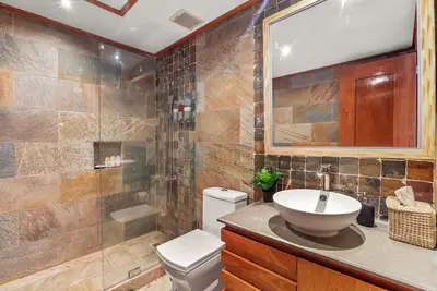 Image de New! Beachfront 7-bedroom with private pool, heated jacuzzi and Bbq!