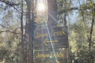 Image de Juniper Creek Cottage- on 10 acres with a creek!