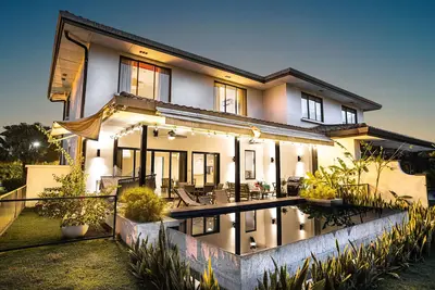 Image de Lake House - Private Pool - King Bed - Sleeps 14