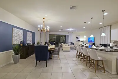 Image de 9 Miles to Disney! 8 Br/6 Ba Villa with Pool/Game/Patio