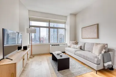 Image de Ideal FiDi Studio w/ Elevator, Gym & Doorman, near Wall St, by Blueground