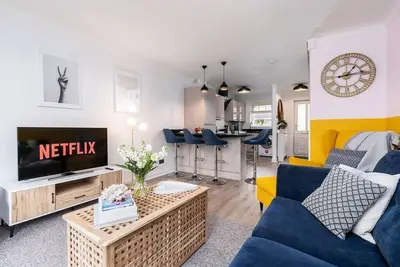 Image de Maison avec 2 chambres à proximité de l'hôpital, l'aéroport, l'université
