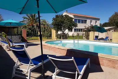 15 pers. pool/sea/mountain view/1 km from the sea