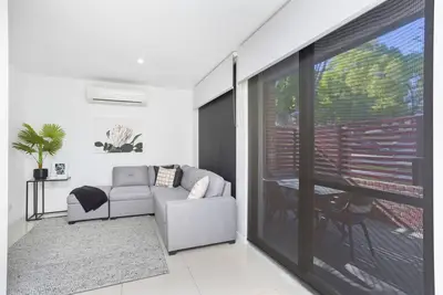 Image de 2 Welcome to Windsor 2br 2ba Parking+Modern+Patio