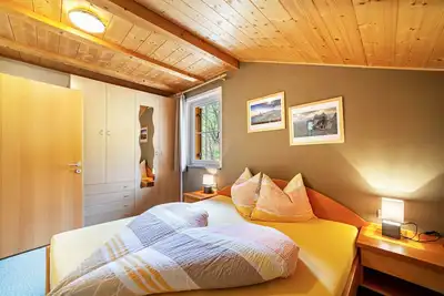 Image de Appartement \"Lingerhof - Alpenrose\" avec vue sur les montagnes, jardin partagé et Wi-Fi.