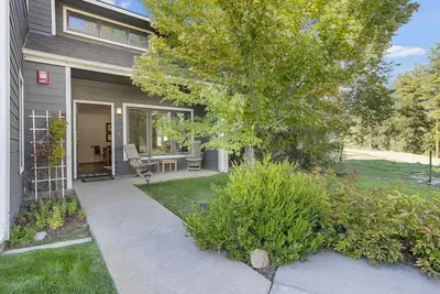 Image de Private Sauna, Hot Springs, 15 Min to Skiing!