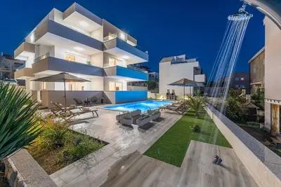 Image de Apartments for 24 with Pool and Grill