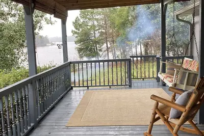 Image de Serene Lakefront Escape w/ Dock: Swim & Fish!