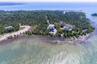 Image de Tobermory Modern Waterfront Escape w/ kayaks!