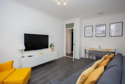 Image de Newly Renovated City Apartment