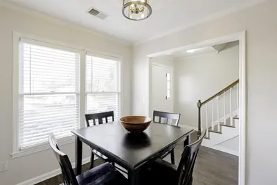 Image de Rosewood Area Townhouse near Usc