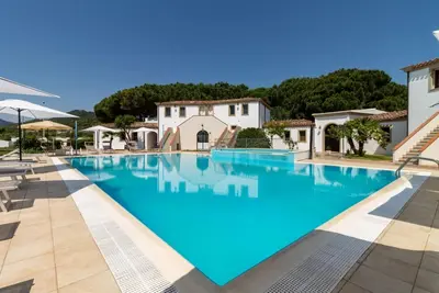 Image de \"Museddu Beach\" Premier étage d'une résidence avec piscine