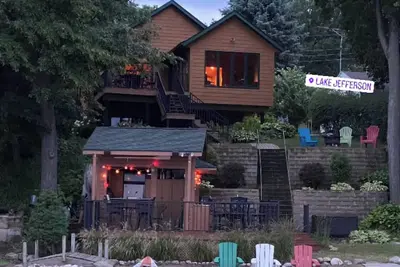 Image de Gorgeous 4 Br lake home with beachside cabana!