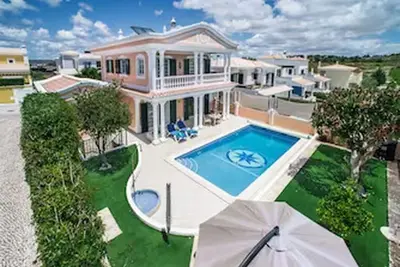 Image de Exclusive villa proche de la plage, piscine chauffable, WiFi, air conditionné