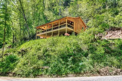 Image de River cabin on 45 acres of private mountain land pet friendly.