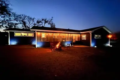 Image de Lake Whitney - Lake House - Walking Distance to the Lake