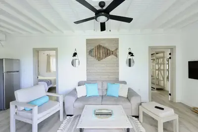 Encanto del Mar-Bella Vista-3 min from the West Bay Beach