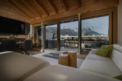 Image de Maisonette-Apartment \"Das Garmisch\" with jacuzzi and Zugspitz view