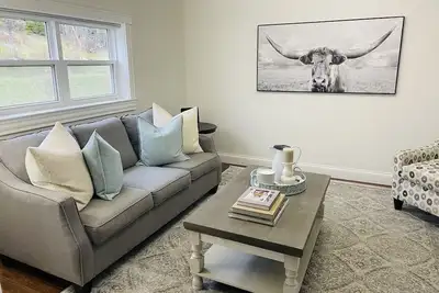 Image de Charming Coastal Farmhouse Close to World Class Golfing, Beaches & Trails