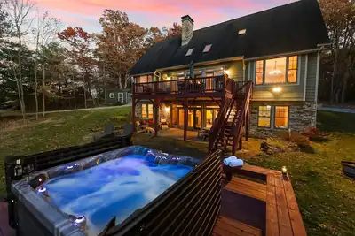 Image de Wisp'd Away-Lakefront Luxury - Dock - on 3+acres - HotTub - Firepit - Pool Table