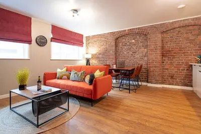 The \"Three Arches\" Apartment in Manchester!
