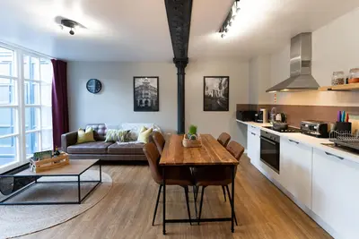 Charming & Comfy Apartment | Great Location!