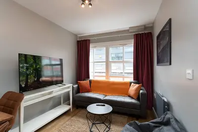 Chic & Fun 2 Bedroom Apartment